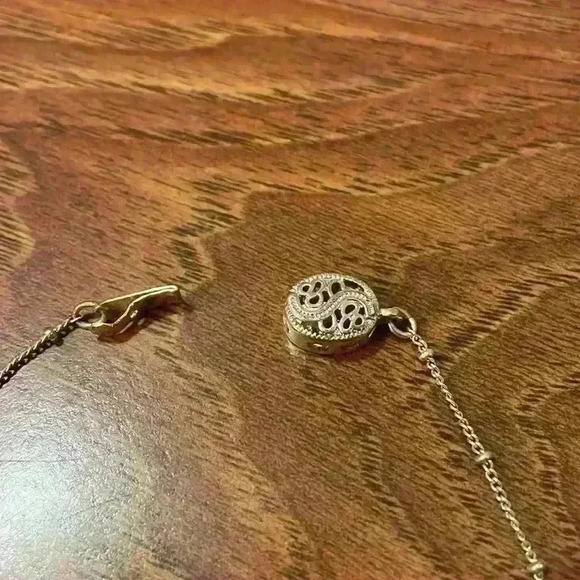 Beautiful CZ Diamond Style Vintage Necklace with Push Clasp - Picture 4 of 6